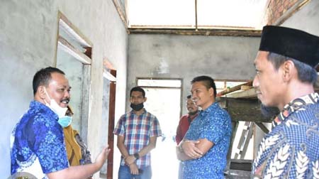 Wakil Ketua Komisi II Tinjau Rumah Layak Huni Desa Ulu Pulau